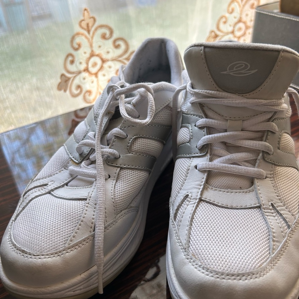Clarks White Leather & Mesh Sneakers | Women’s Size 10M | Comfort Casual